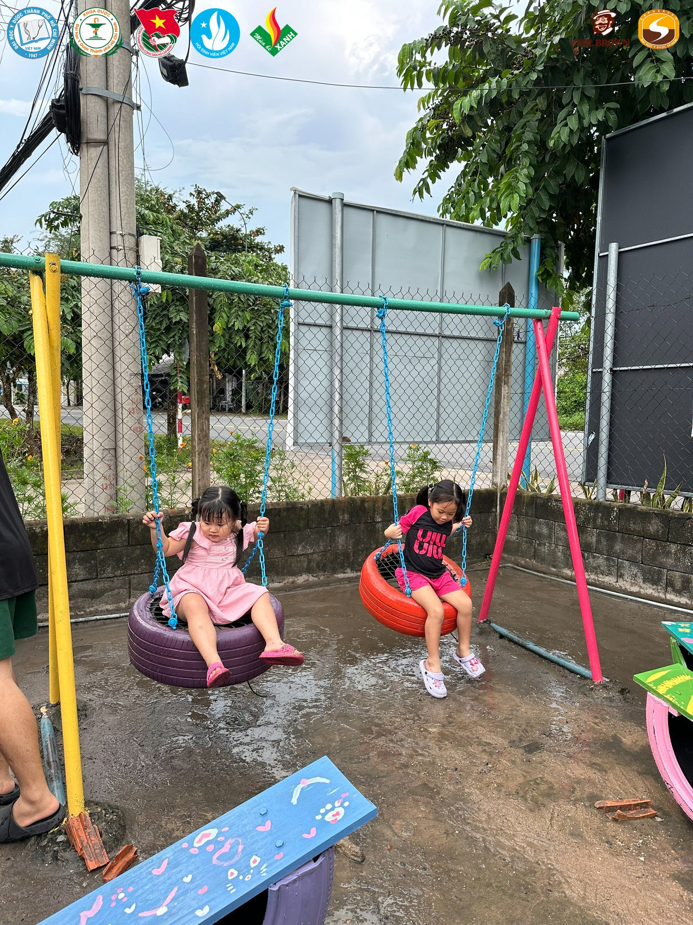 Ảnh: Blouse trắng tình nguyện Đại học Y Dược TP. Hồ Chí Minh Ảnh: Blouse trắng tình nguyện Đại học Y Dược TP. Hồ Chí Minh