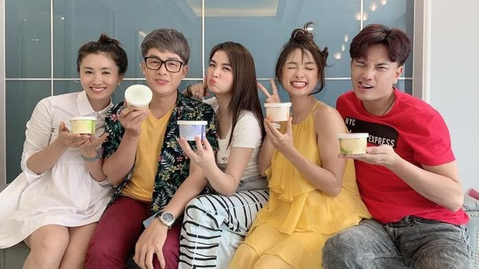 Dàn sao Cổng Mặt Trời được khán giả tấm tắc khen ngợi vì nhan sắc “trẻ mãi không già”. Dàn sao Cổng Mặt Trời được khán giả tấm tắc khen ngợi vì nhan sắc “trẻ mãi không già”.