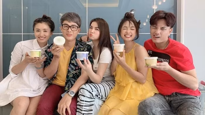 Dàn sao Cổng Mặt Trời được khán giả tấm tắc khen ngợi vì nhan sắc “trẻ mãi không già”.