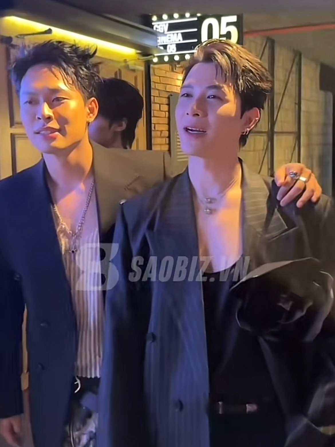 HURRYKNG và Anh Tú Atus được dự đoán sớm về chung đội vì độ thân thiết ngoài đời. HURRYKNG và Anh Tú Atus được dự đoán sớm về chung đội vì độ thân thiết ngoài đời.