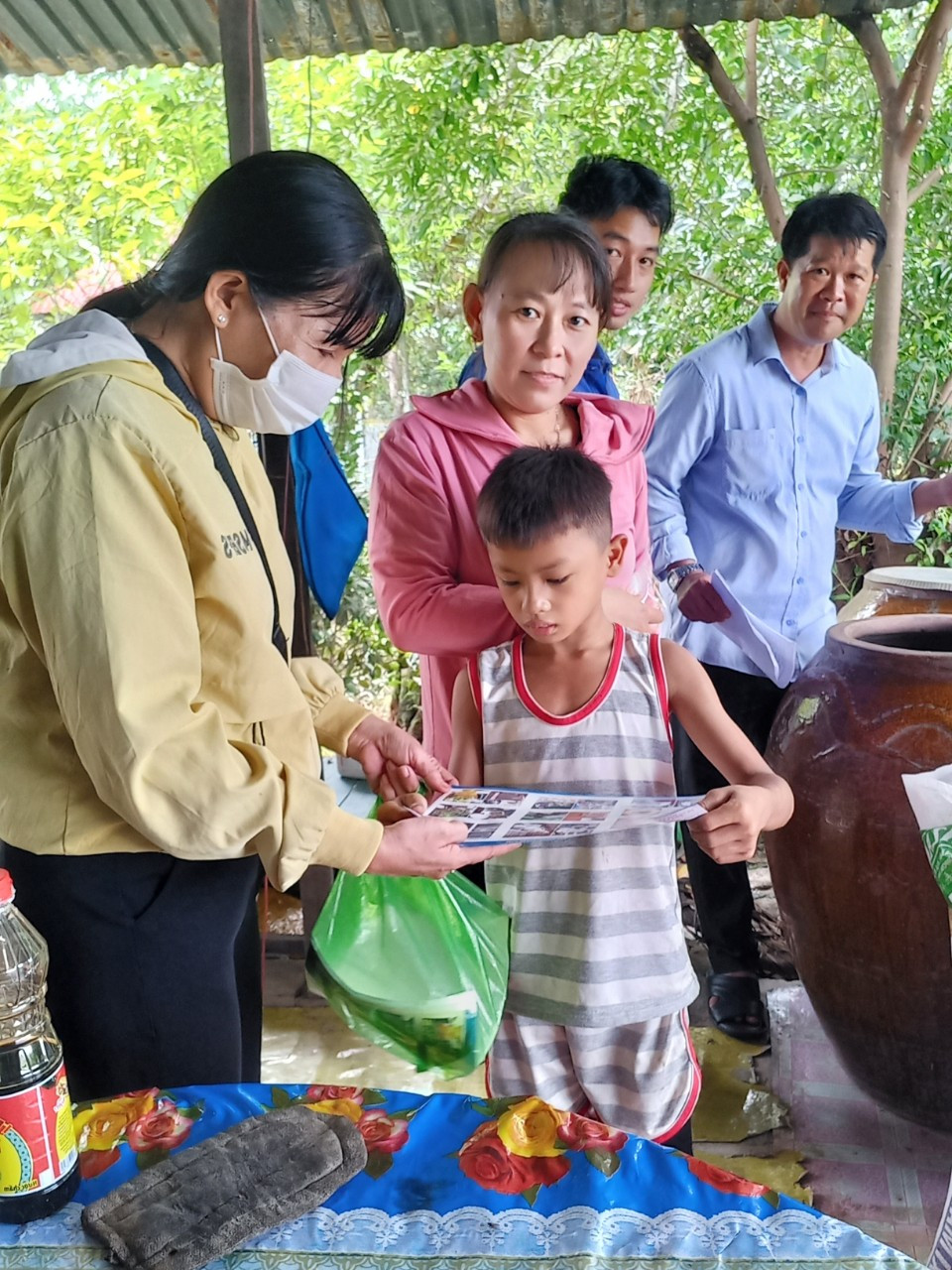 Chiến dịch hoạt động trên tinh thần: "Không có lăng quăng, không có muỗi vằn, không có sốt xuất huyết". Ảnh: Đoàn phường Trung Kiên Chiến dịch hoạt động trên tinh thần: "Không có lăng quăng, không có muỗi vằn, không có sốt xuất huyết". Ảnh: Đoàn phường Trung Kiên