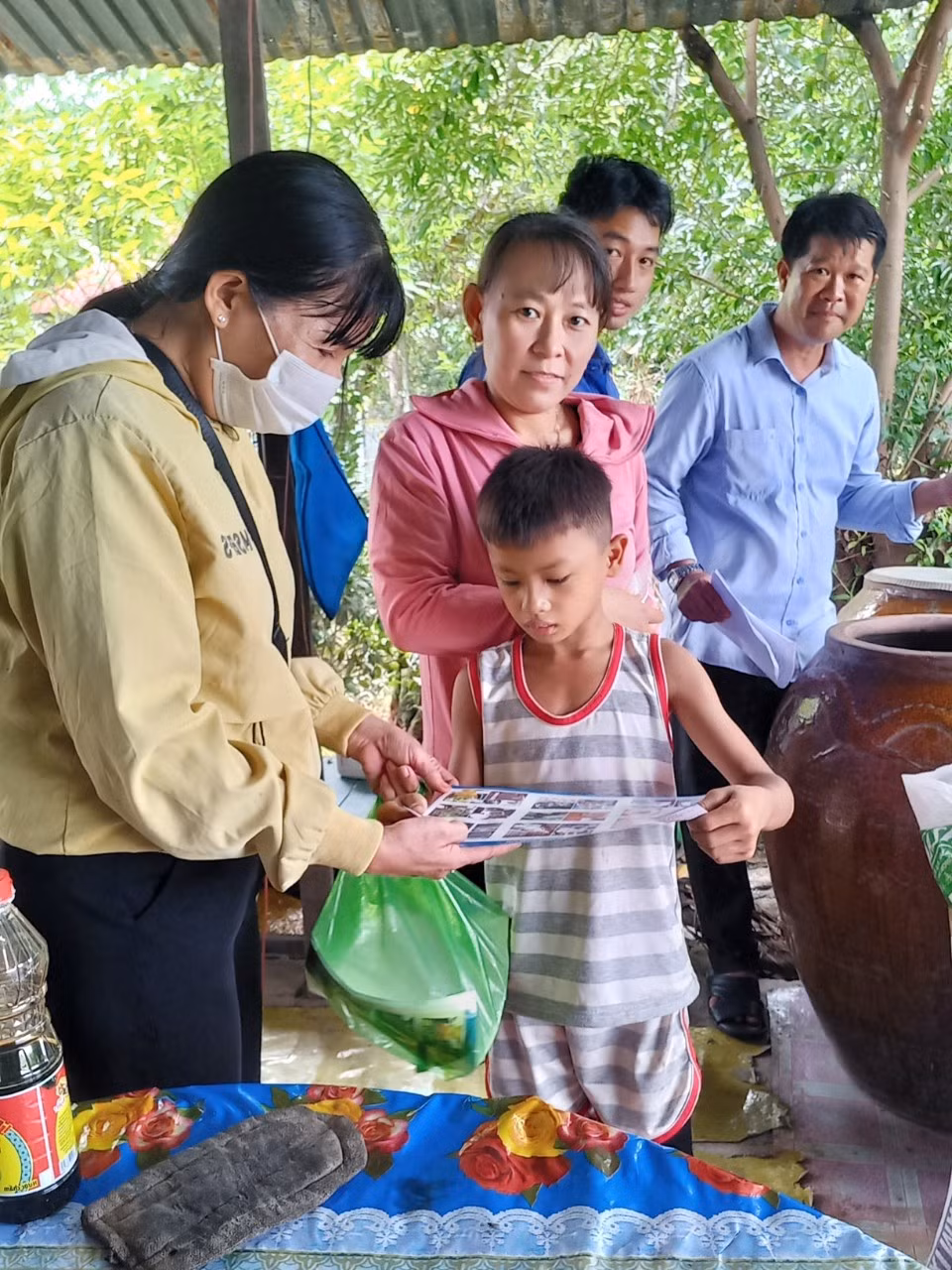 Chiến dịch hoạt động trên tinh thần: "Không có lăng quăng, không có muỗi vằn, không có sốt xuất huyết". Ảnh: Đoàn phường Trung Kiên
