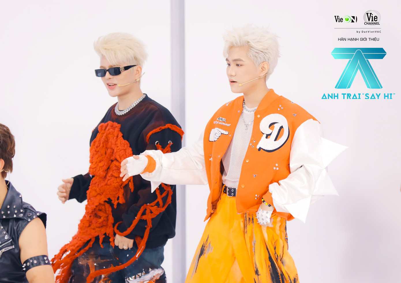 Trở thành đồng đội và bứt phá với tiết mục No Far, No Star, 2 &quot;chiến binh nghìn máu&quot; được dự đoán sẽ &quot;làm nên chuyện&quot; tại Anh Trai &quot;Say Hi&quot;.