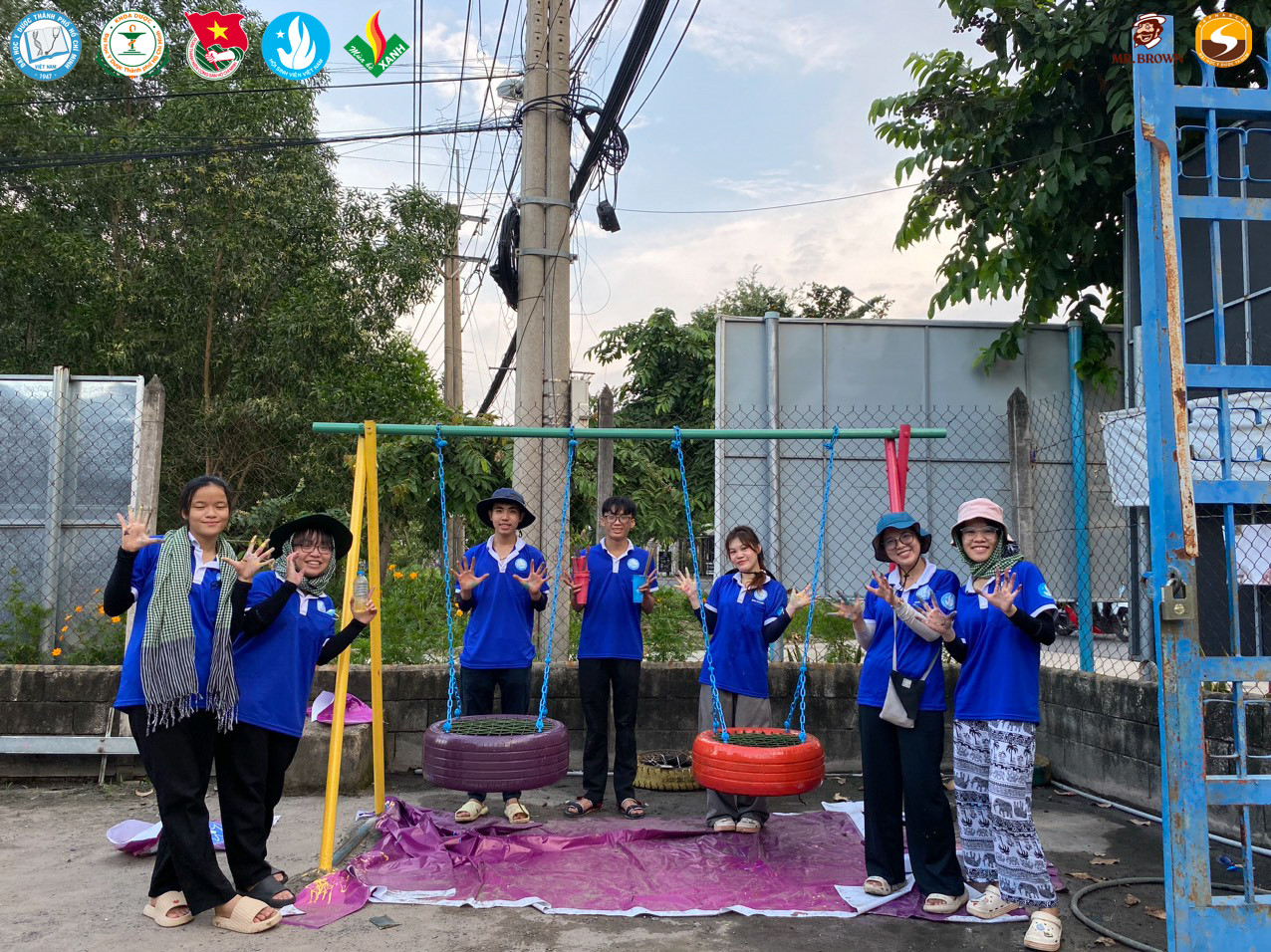 Ảnh: Blouse trắng tình nguyện Đại học Y Dược TP. Hồ Chí Minh Ảnh: Blouse trắng tình nguyện Đại học Y Dược TP. Hồ Chí Minh