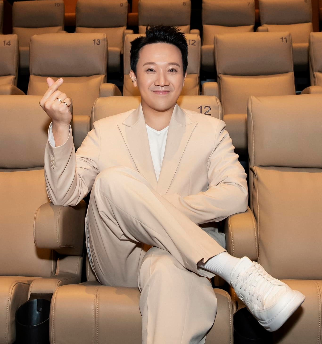 Nhiều khán giả muốn nhận được phản hồi chính thức từ phía Trấn Thành. Nhiều khán giả muốn nhận được phản hồi chính thức từ phía Trấn Thành.