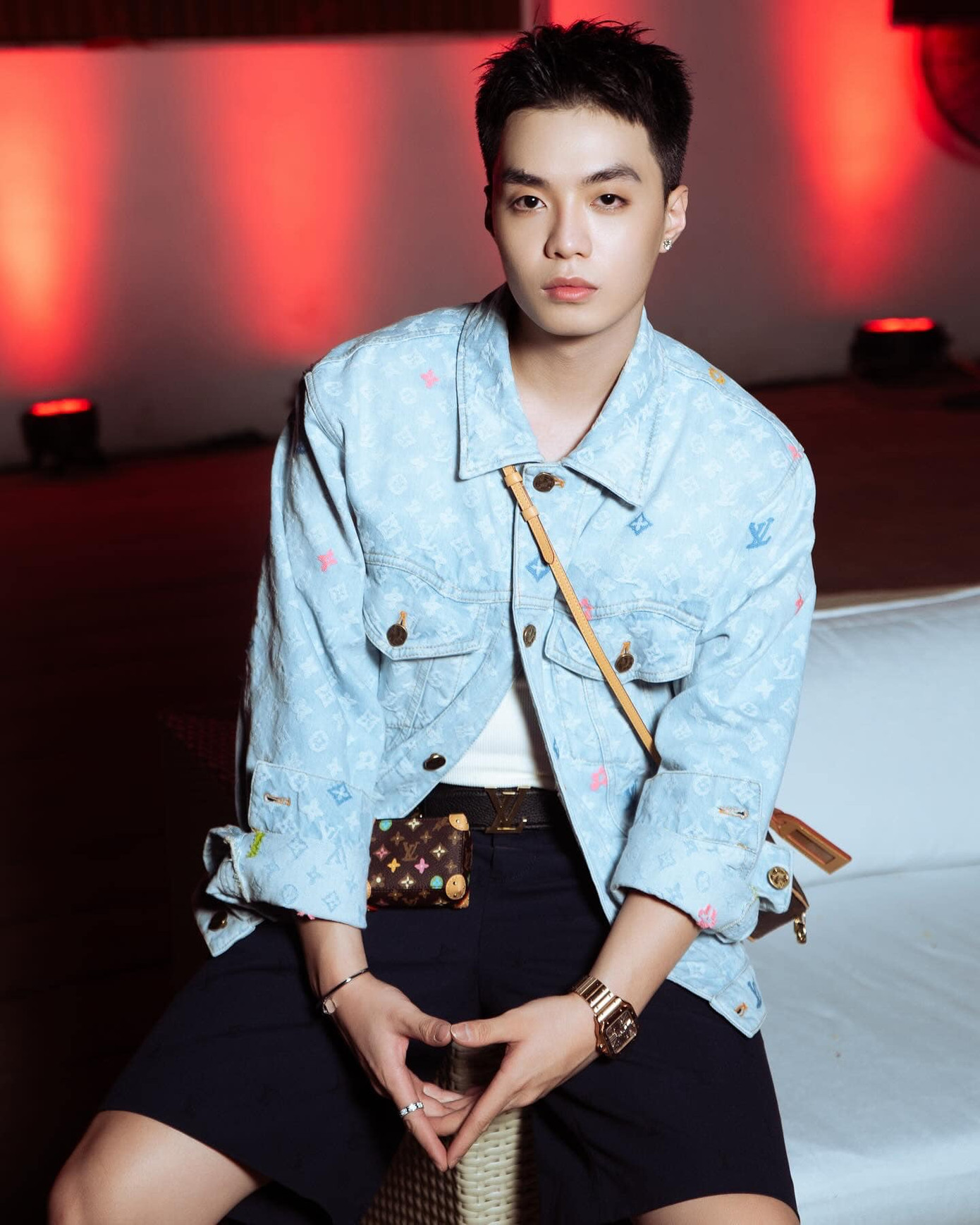 "Út khờ" NEGAV không chỉ chinh phục khán giả với các sản phẩm âm nhạc như Babyboo, Cây Thông Cô Đơn mà còn là một "cây hài chính hiệu". "Út khờ" NEGAV không chỉ chinh phục khán giả với các sản phẩm âm nhạc như Babyboo, Cây Thông Cô Đơn mà còn là một "cây hài chính hiệu".