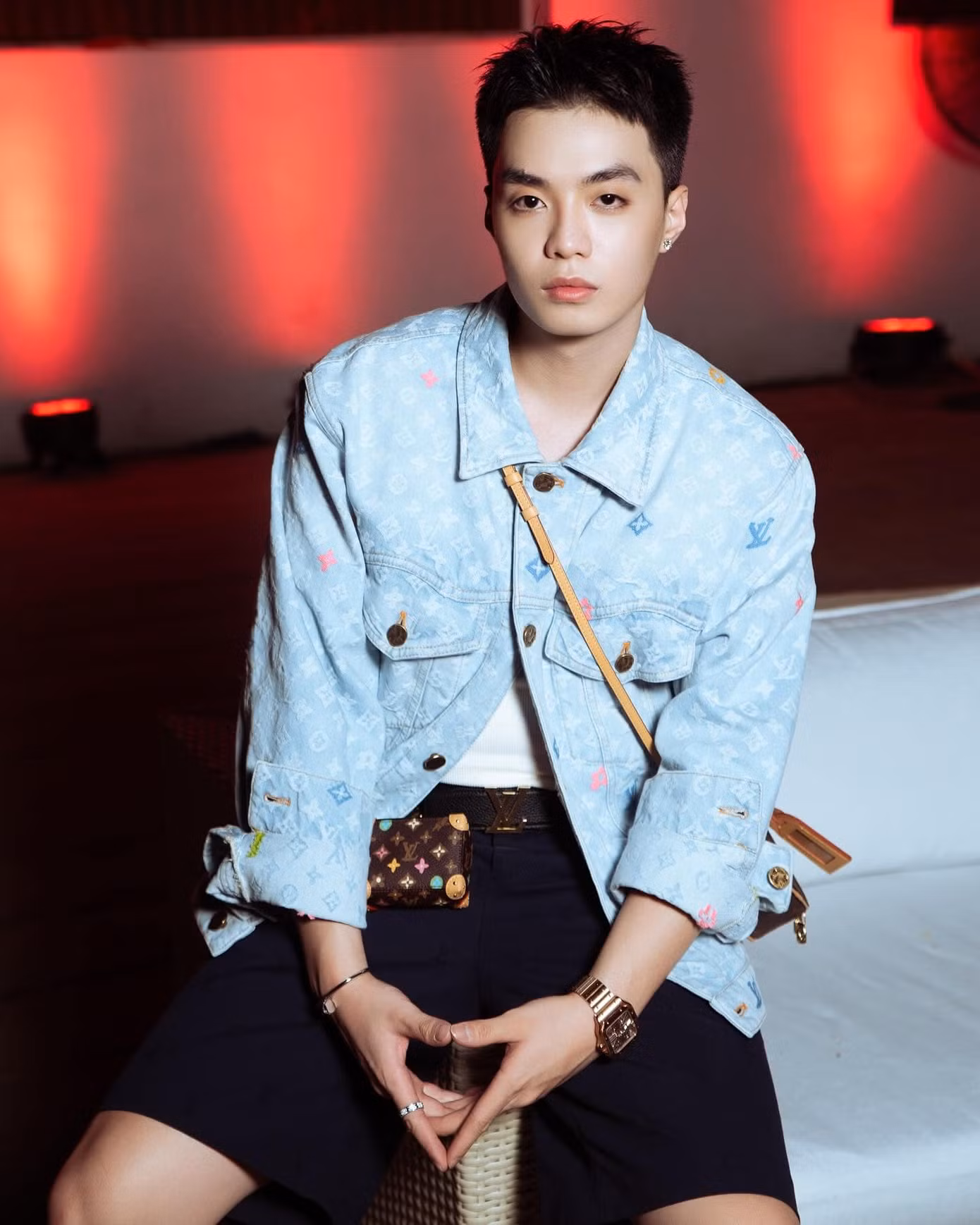 "Út khờ" NEGAV không chỉ chinh phục khán giả với các sản phẩm âm nhạc như Babyboo, Cây Thông Cô Đơn mà còn là một "cây hài chính hiệu". "Út khờ" NEGAV không chỉ chinh phục khán giả với các sản phẩm âm nhạc như Babyboo, Cây Thông Cô Đơn mà còn là một "cây hài chính hiệu".