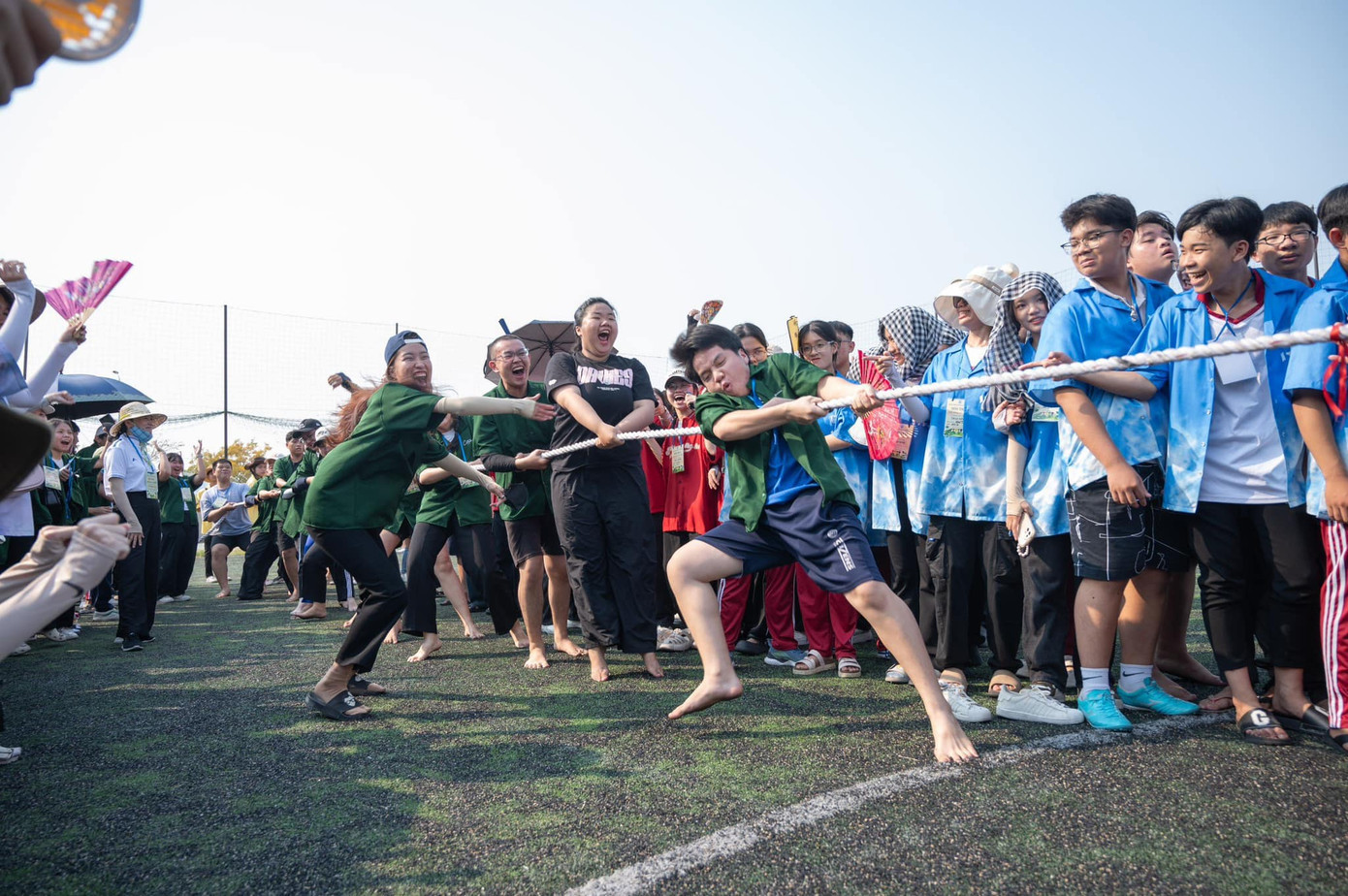 "Học hết mình - chơi nhiệt tình" là "châm ngôn sống" của các teen theo học tại đây. Ảnh: Fanpage Tuổi trẻ THPT chuyên Lê Thánh Tông "Học hết mình - chơi nhiệt tình" là "châm ngôn sống" của các teen theo học tại đây. Ảnh: Fanpage Tuổi trẻ THPT chuyên Lê Thánh Tông