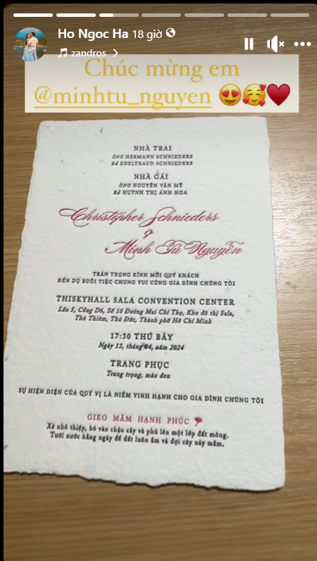 Hồ Ngọc Hà mở hàng khoe thiệp cưới của Minh Tú. Hồ Ngọc Hà mở hàng khoe thiệp cưới của Minh Tú.