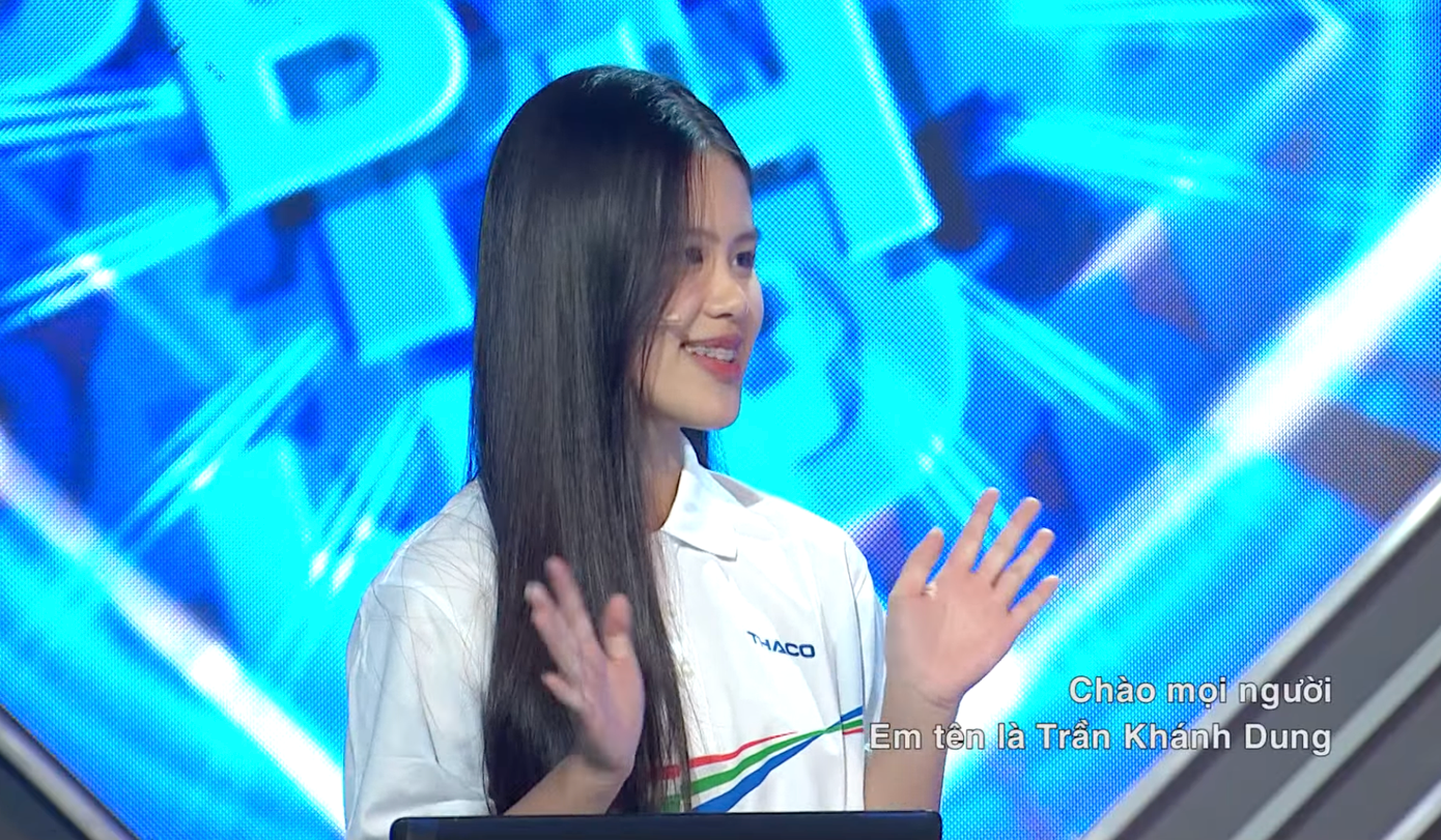 Nữ sinh có thể chào lưu loát bằng 5 thứ tiếng. Nguồn: Đường Lên Đỉnh Olympia. Nữ sinh có thể chào lưu loát bằng 5 thứ tiếng. Nguồn: Đường Lên Đỉnh Olympia.