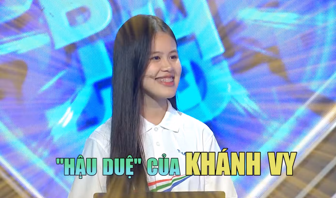Hiện tại, video về màn giới thiệu của "hậu duệ" Khánh Vy vẫn đang tiếp tục gây sốt. Nguồn: Đường Lên Đỉnh Olympia.