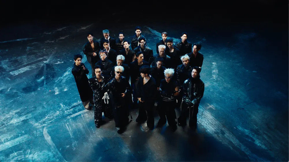 Nhiều "Anh trai" còn không xuất hiện rõ mặt trong MV. Nhiều "Anh trai" còn không xuất hiện rõ mặt trong MV.