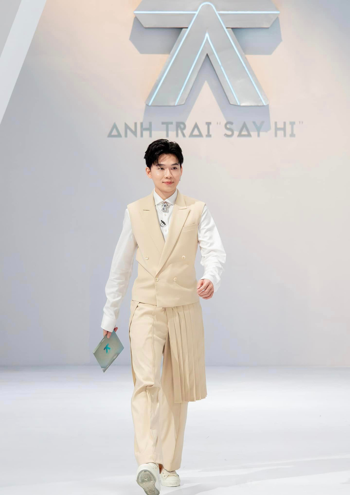 Quang Trung khiến Anh Tú Atus đau lòng khi chấp nhận việc bản thân bị loại nếu cả nhóm không giành chiến thắng. Quang Trung khiến Anh Tú Atus đau lòng khi chấp nhận việc bản thân bị loại nếu cả nhóm không giành chiến thắng.