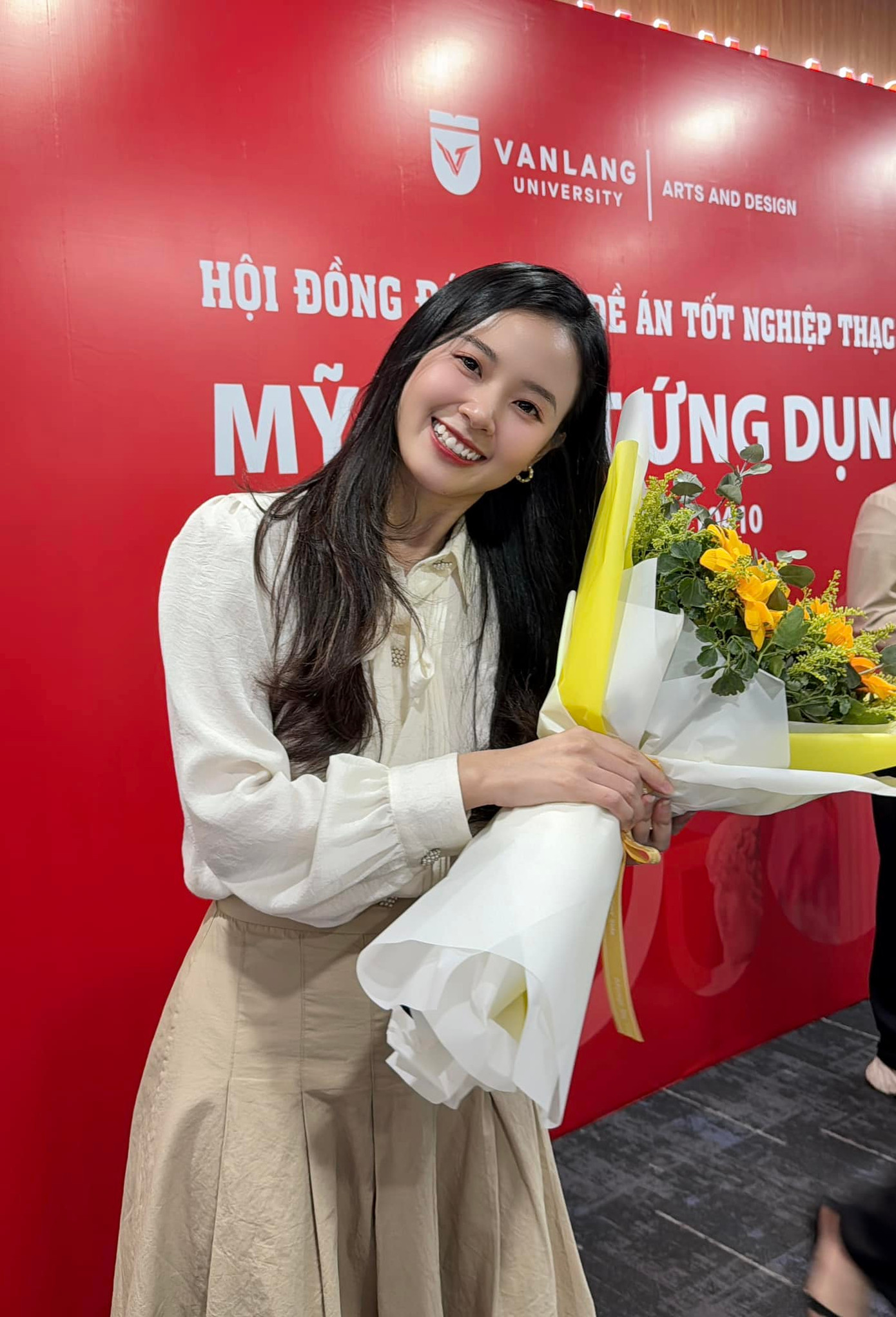 Nữ chính 4 Năm 2 Chàng 1 Tình Yêu xuất sắc đạt thành tích Á khoa tốt nghiệp bậc Thạc sĩ.