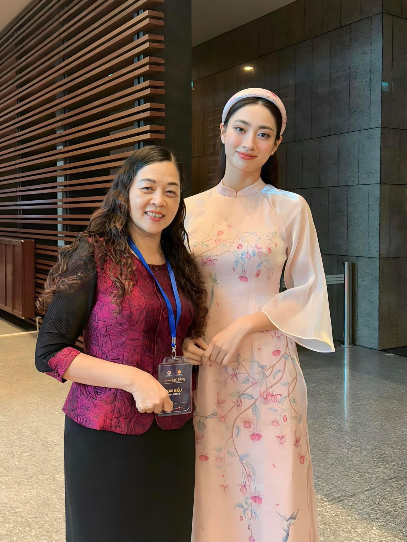 Lương Thùy Linh cảm ơn đấng sinh thành đã yêu thương và che chở cô. Lương Thùy Linh cảm ơn đấng sinh thành đã yêu thương và che chở cô.