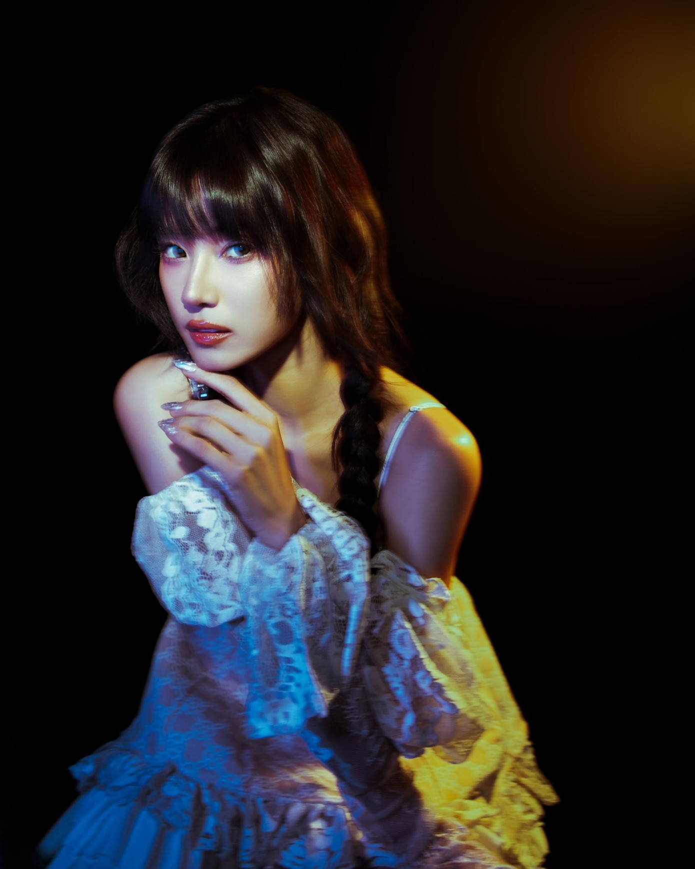 Cô chịu khó thử nghiệm các phong cách mới lạ nhưng đều chưa thành công như hát Ballad.