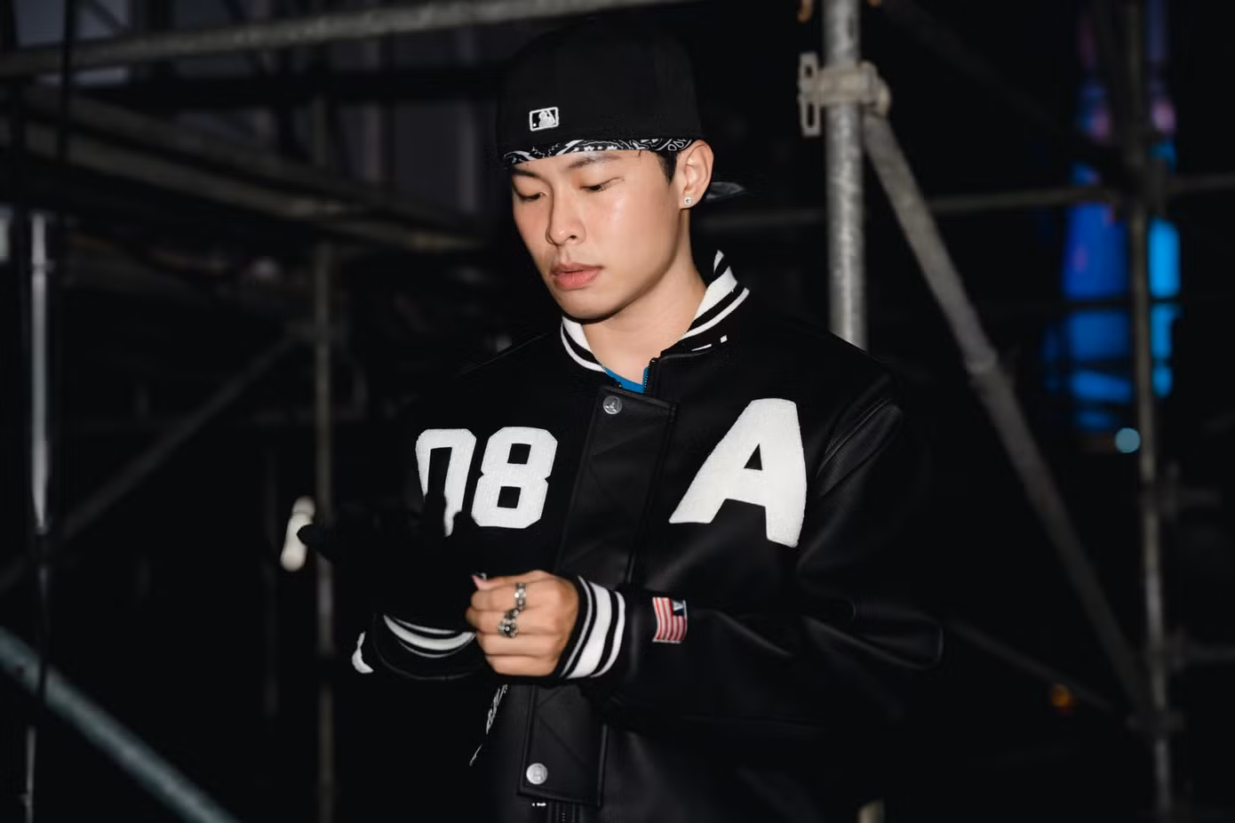 Tham gia Rap Việt mùa 3, HURRYKNG ghi điểm với chất giọng trầm, cuốn hút, và lối tư duy âm nhạc sáng tạo. Tham gia Rap Việt mùa 3, HURRYKNG ghi điểm với chất giọng trầm, cuốn hút, và lối tư duy âm nhạc sáng tạo.