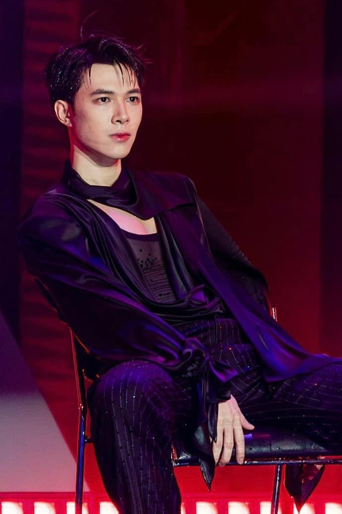 Tuy bị đánh giá thấp về vũ đạo nhưng Anh Tú Atus đã nỗ lực không ngừng. Tuy bị đánh giá thấp về vũ đạo nhưng Anh Tú Atus đã nỗ lực không ngừng.