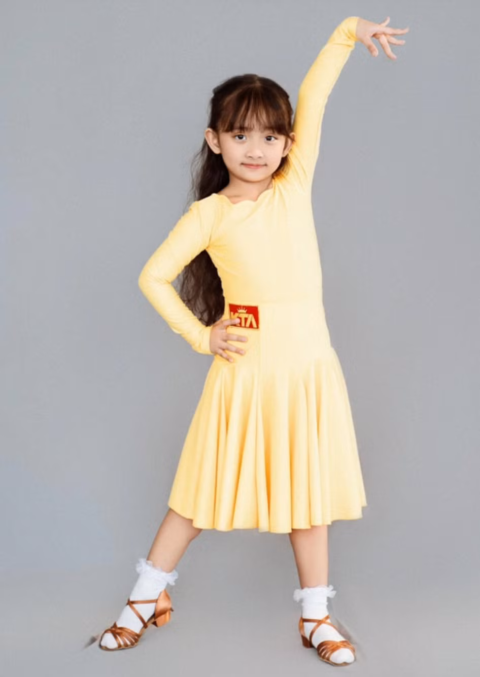 Theo truyền thống gia đình, bé Anna Vương Diễm hiện đang tiếp xúc với bộ môn dancesport. Cô bé vừa tốt nghiệp mẫu giáo và chuẩn bị bước vào tiểu học