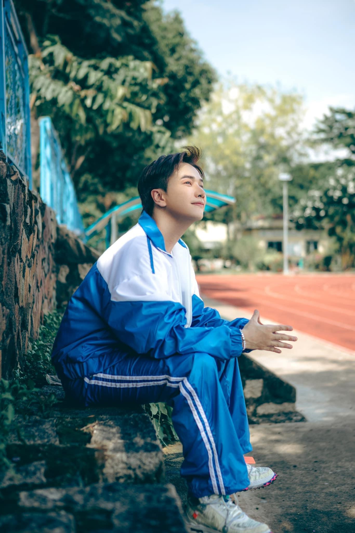 Ngày Đẹp Trời Để Nói Chia Tay đánh dấu sự trở lại của Lou Hoàng sau nhiều năm vắng bóng. Ngày Đẹp Trời Để Nói Chia Tay đánh dấu sự trở lại của Lou Hoàng sau nhiều năm vắng bóng.