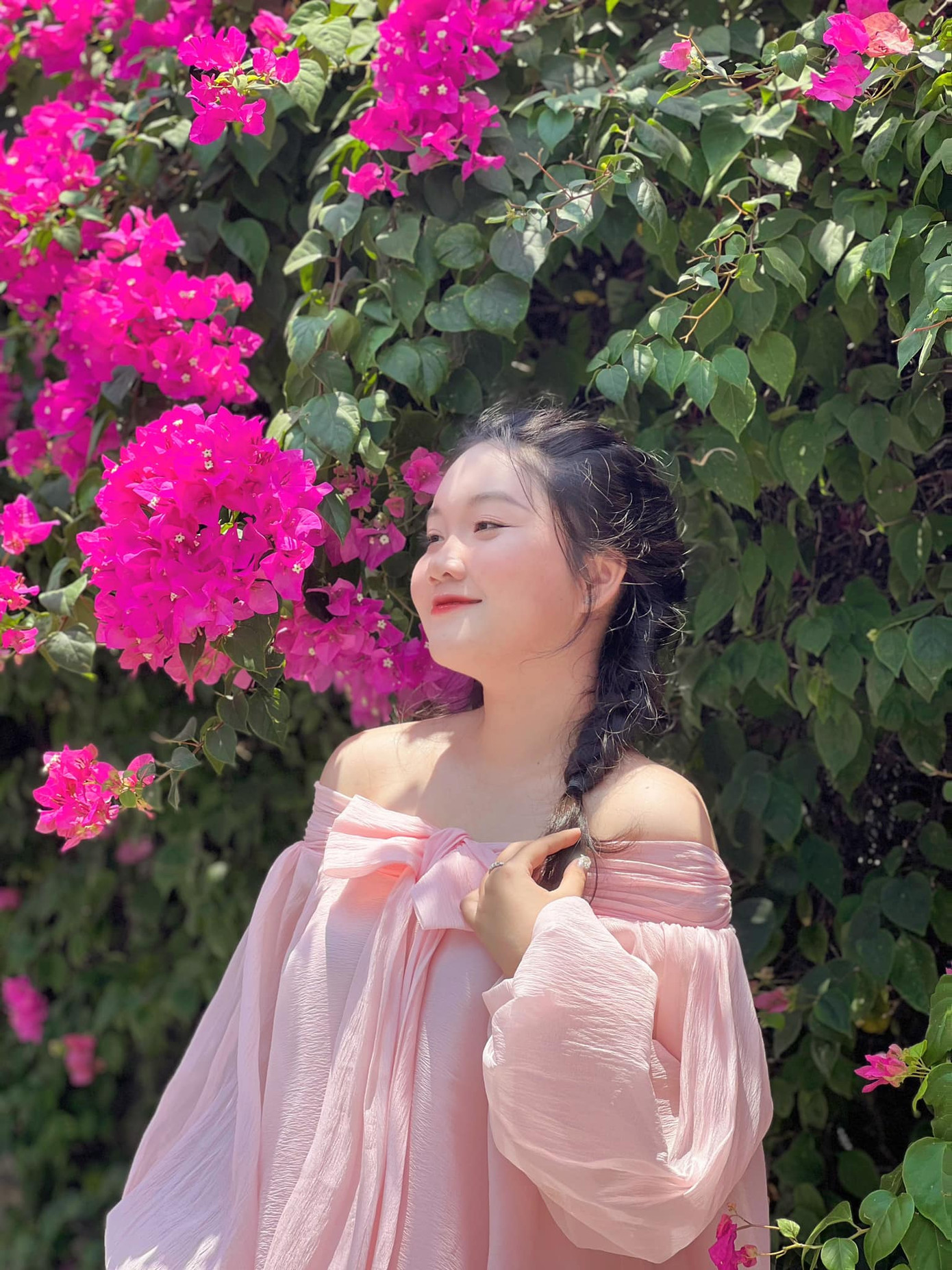 Phương Nhi &quot;thả tim&quot; cho các tiệm làm gốm sau cơ hội được ghé thăm các làng nghề truyền thống.