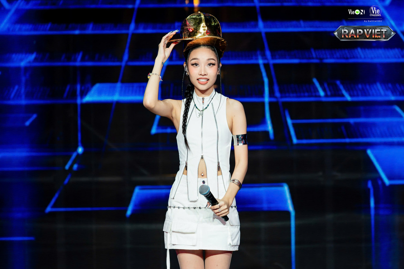 Nữ thí sinh Shayda mang đến giai điệu R&amp;B cực cuốn cho bản phối mới Hào Quang cùng hai &quot;Anh trai&quot; Pháp Kiều và Dương Domic. Cô cũng chính là First Choice của HLV Suboi.