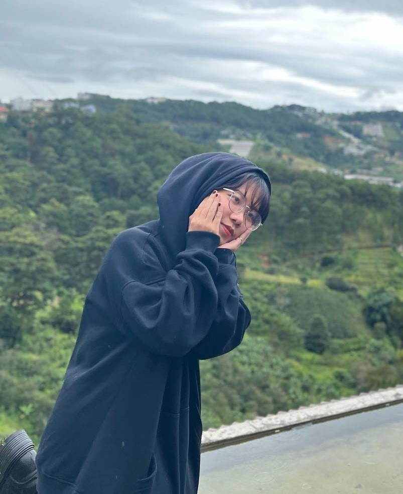 Tuyết Nhi mong xã hội hãy có cái nhìn cởi mở hơn về thế hệ trẻ khi ngày nay họ phải đối diện với quá nhiều kỳ vọng - Ảnh: FBNV.