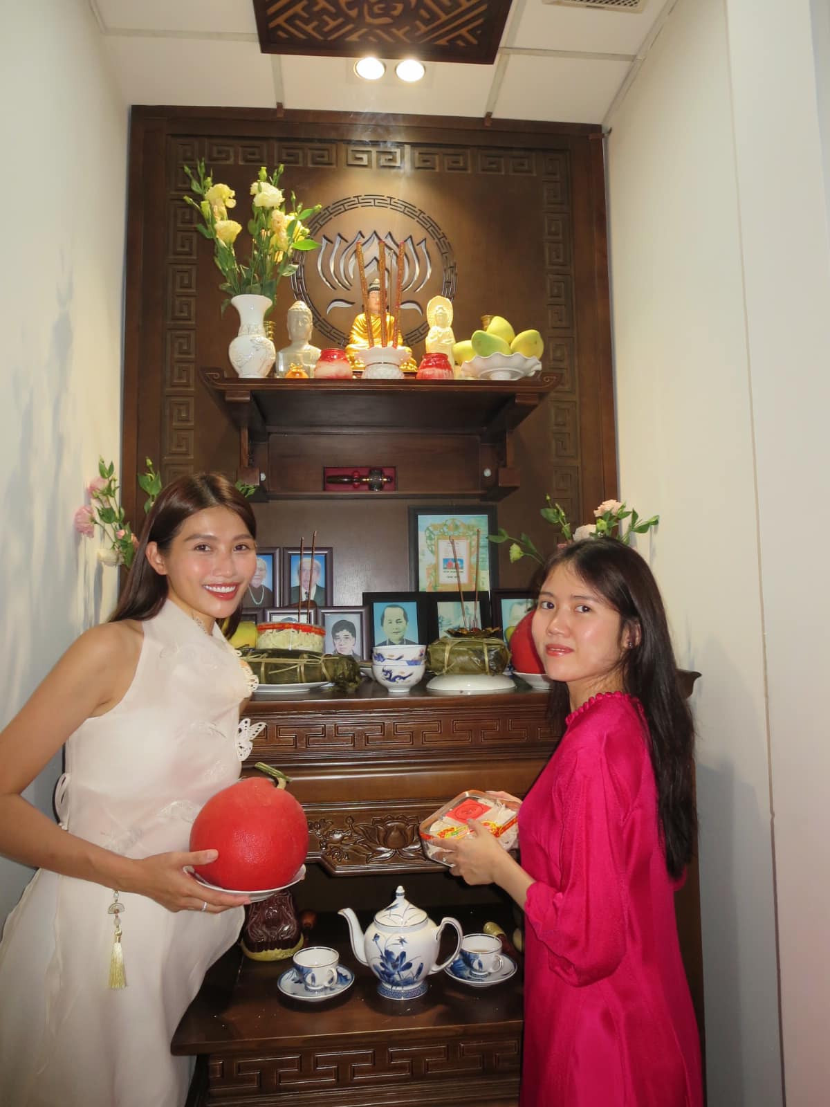 Á hậu Chế Nguyễn Quỳnh Châu về nhà đón Tết cùng gia đình.