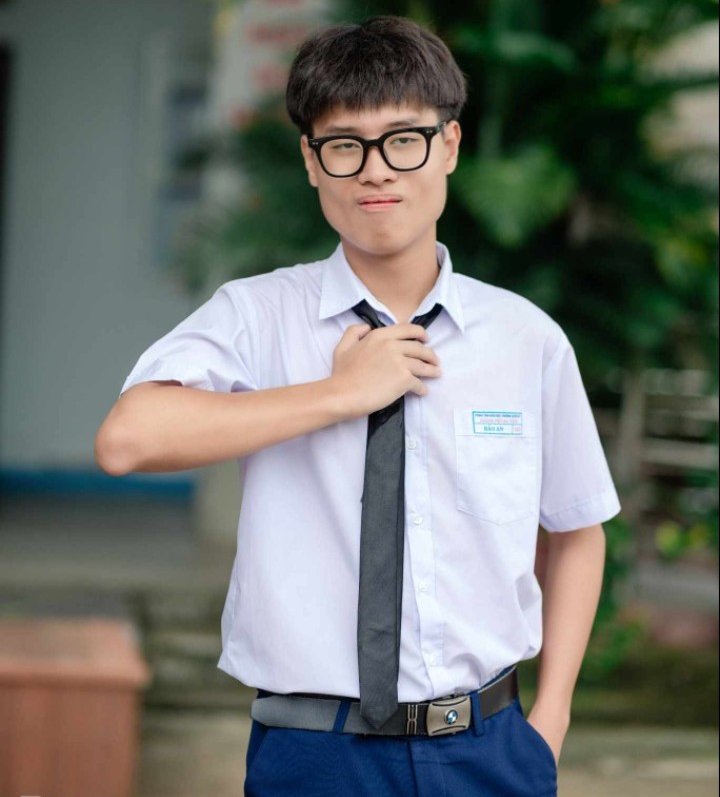 Phùng Bảo An dù đưa ra 2 tác phẩm bản thân thấy có thể ra nhưng kiên quyết không học tủ.