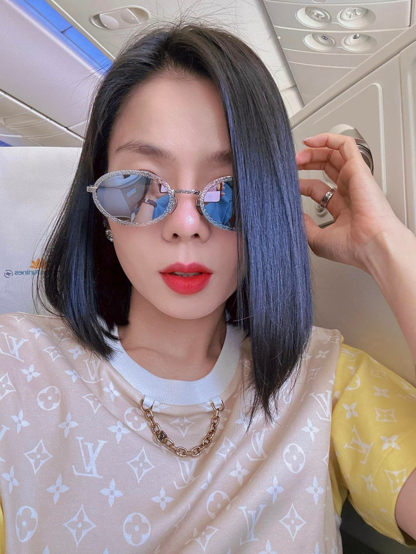 Lệ Quyên thông báo kín lịch diễn đến qua lễ.