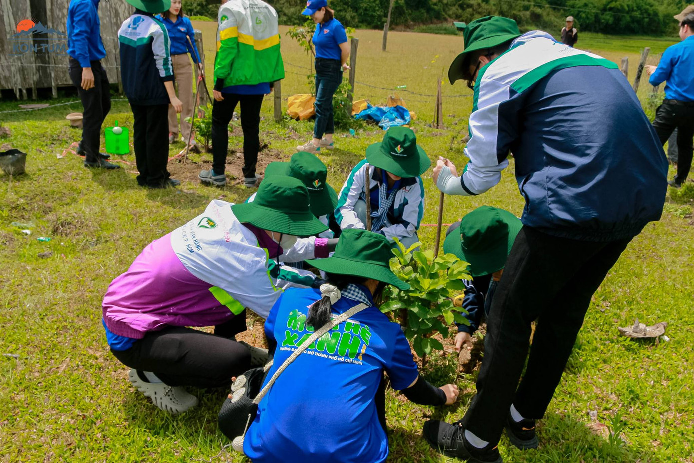 Trong bầu không khí sôi nổi, sục sôi và đầy phấn khởi, các chiến sĩ đã được &quot;châm ngòi&quot; để sẵn sàng cho những hoạt động đang chờ đón phía trước. Ảnh: Đội hình Kon Tum - Mùa Hè Xanh OU 2024
