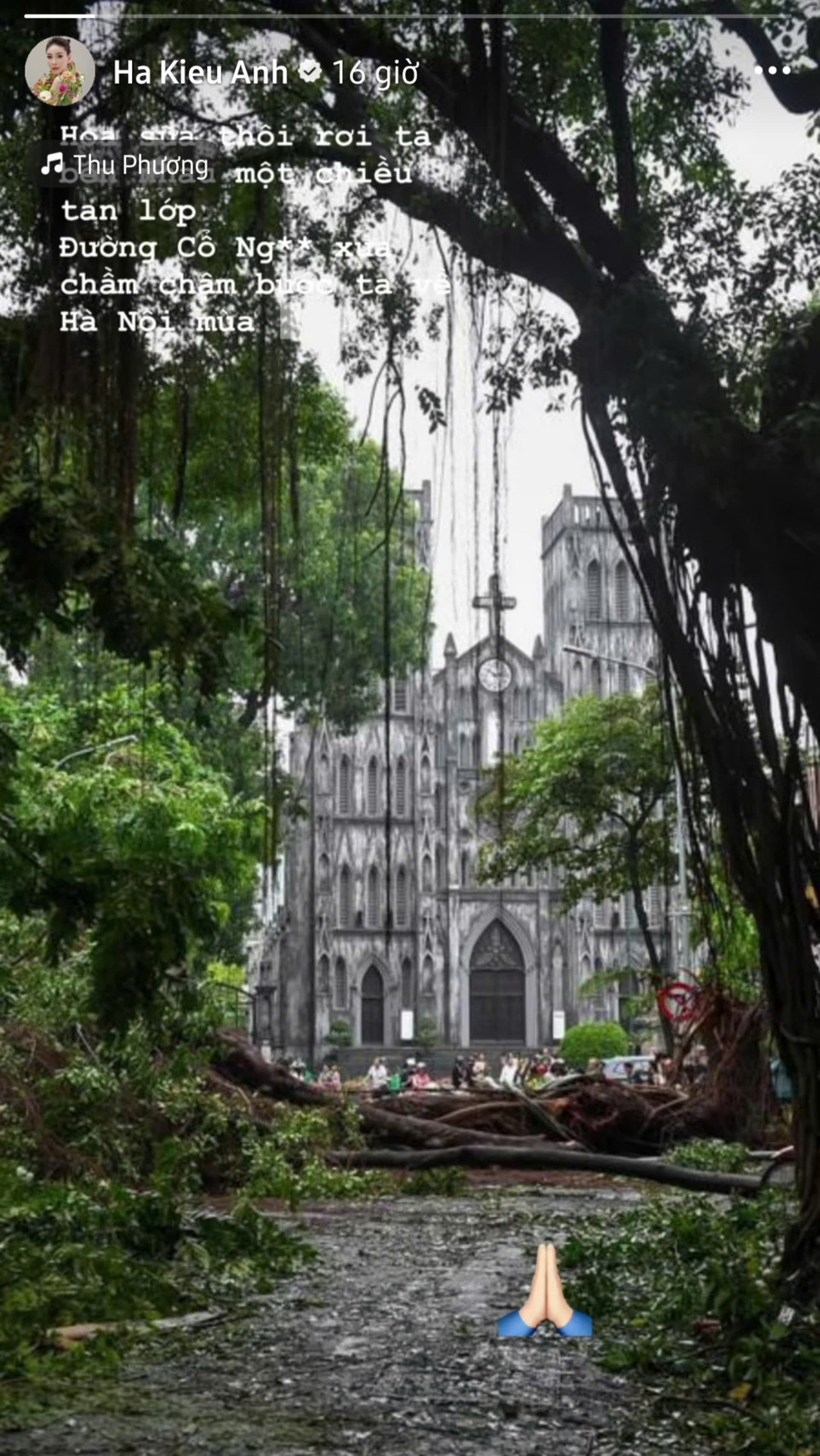 Hoa hậu Hà Kiều Anh hướng về người dân Thủ đô. Hoa hậu Hà Kiều Anh hướng về người dân Thủ đô.