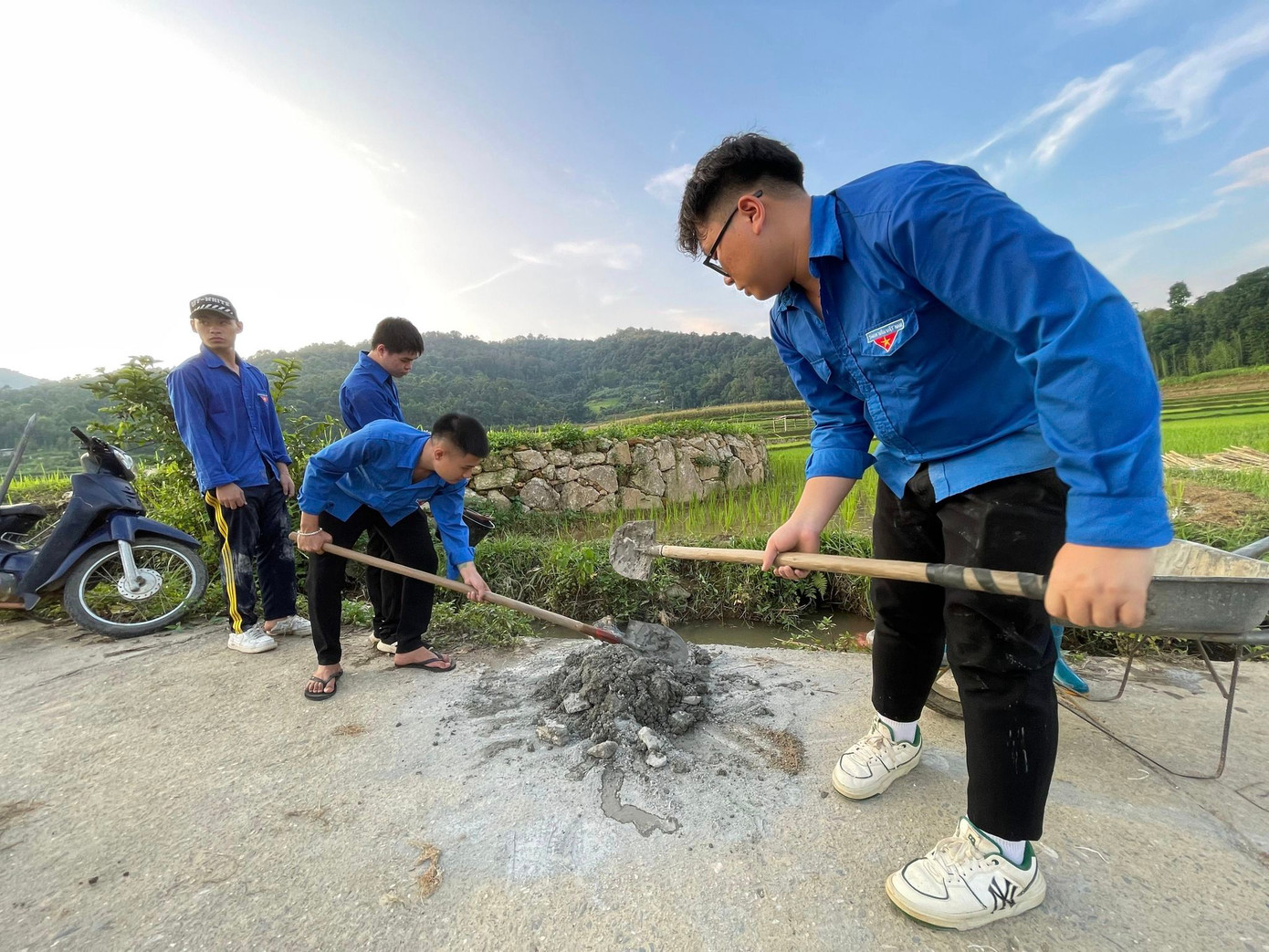 Ảnh: Khoa Quản Lý - Luật Kinh Tế TUEBA Ảnh: Khoa Quản Lý - Luật Kinh Tế TUEBA