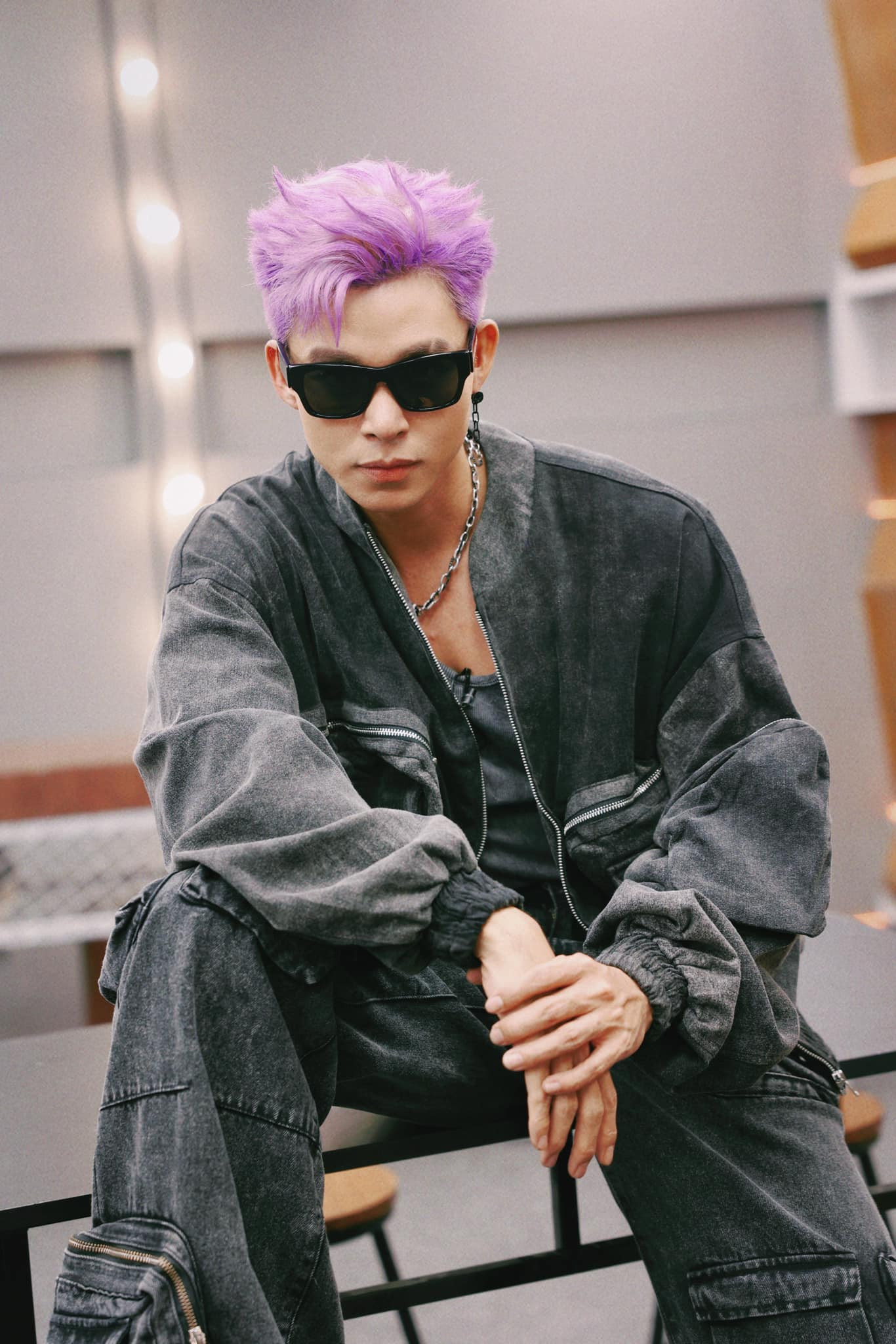 Phong cách street wear giúp Jun Phạm thể hiện cá tính năng động, trẻ trung. Phong cách street wear giúp Jun Phạm thể hiện cá tính năng động, trẻ trung.