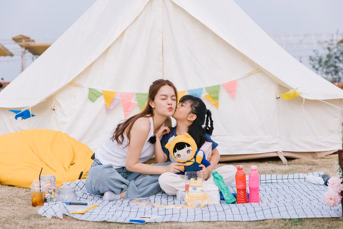 Phạm Quỳnh Anh vẫn đều đặn tham gia gameshow, đi diễn để duy trì tên tuổi của mình.