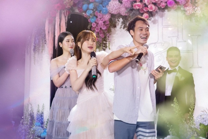 Trang phục Văn Toàn diện tại đám cưới của Quang Hải.