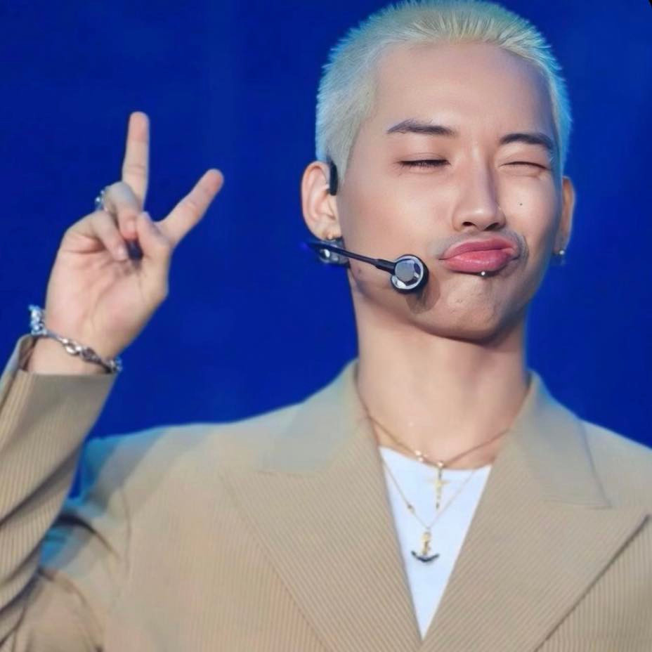 WEAN đang là rapper được lòng các "anh trai" và khán giả bởi tính cách "hướng lung tung" và cá tính âm nhạc độc đáo. WEAN đang là rapper được lòng các "anh trai" và khán giả bởi tính cách "hướng lung tung" và cá tính âm nhạc độc đáo.