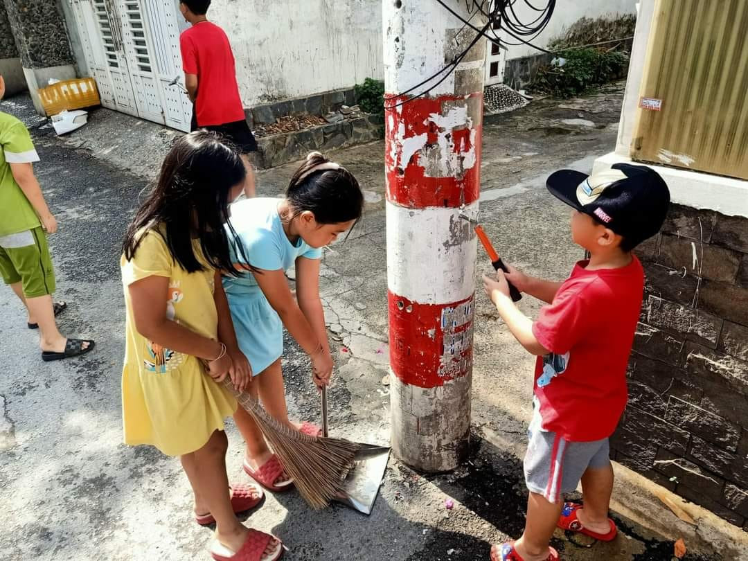 Các em thiếu nhi trong khu vực cũng được khuyến khích tham gia, qua đó hướng dẫn, giáo dục các em có ý thức bảo vệ môi trường. Ảnh: Tuổi trẻ Gò Vấp. Các em thiếu nhi trong khu vực cũng được khuyến khích tham gia, qua đó hướng dẫn, giáo dục các em có ý thức bảo vệ môi trường. Ảnh: Tuổi trẻ Gò Vấp.