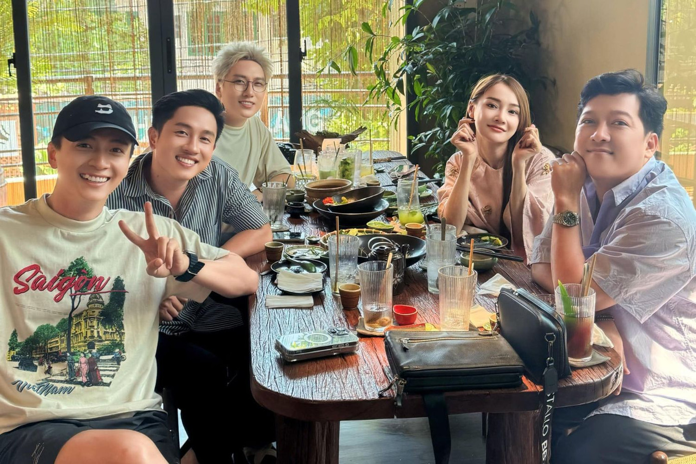 Nhiều người khuyên Trường Giang nên giữ im lặng thời gian này để mọi rắc rối tự trôi qua.