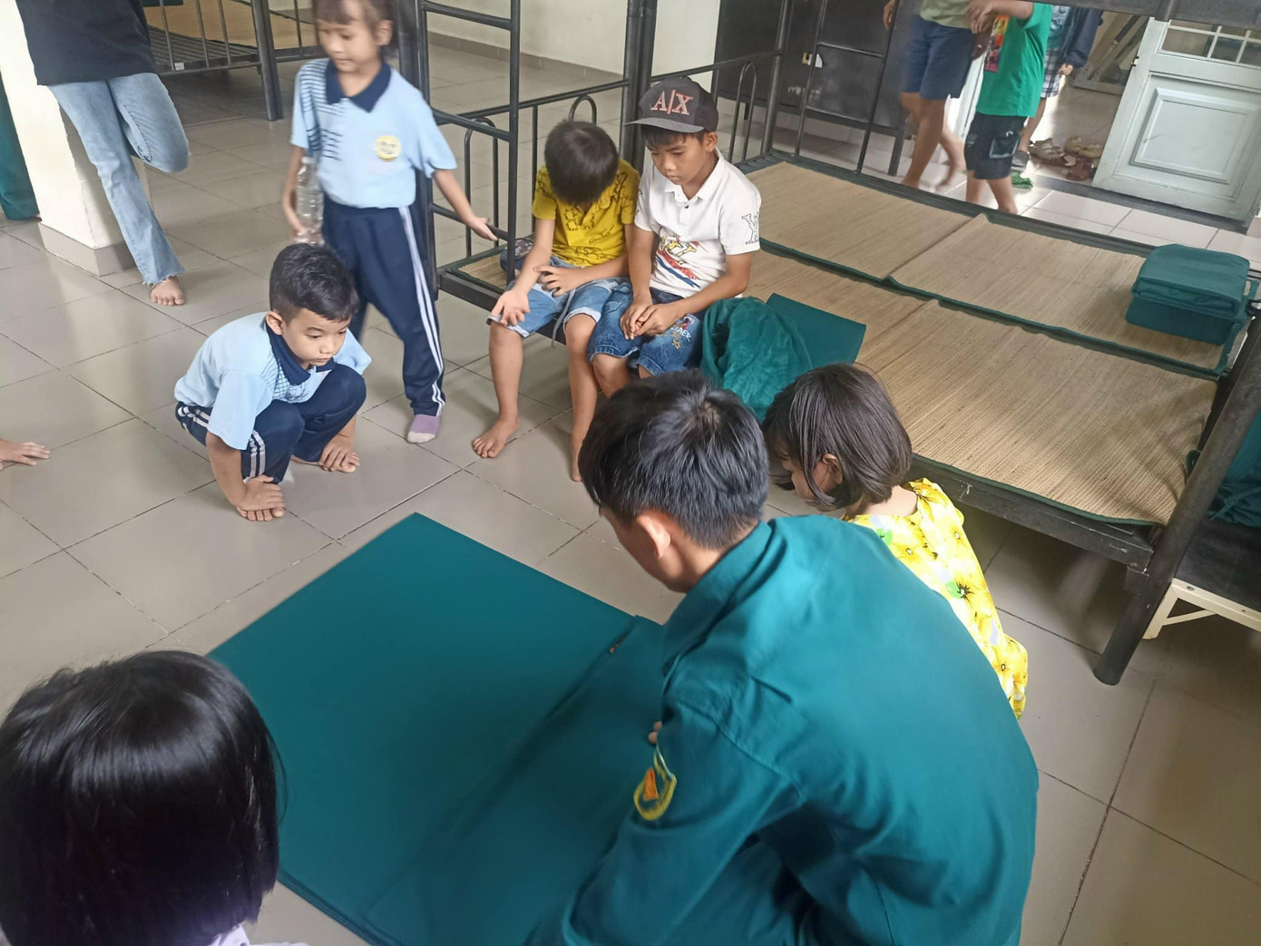 Dù chỉ vọn vẹn 1 ngày nhưng các em đã được trải nghiệm hầu hết các hoạt động của các chiến sĩ dân quân. Ảnh: Ban Chỉ Huy Quân Sự Phường 12 Quận Gò Vấp.