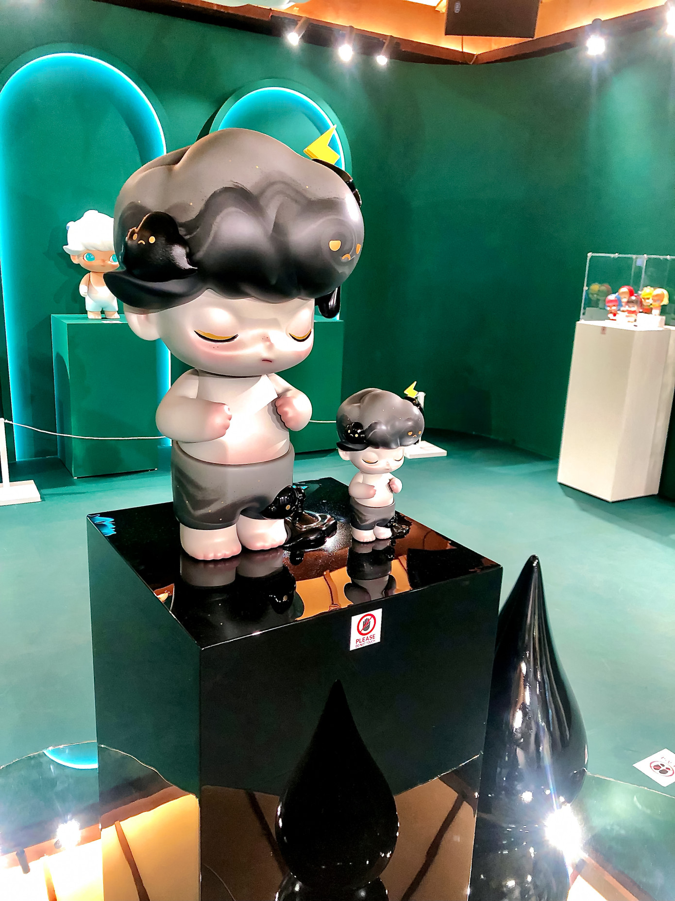 Cậu bé tóc mây Dimoo cũng có một không gian riêng trong triển lãm.