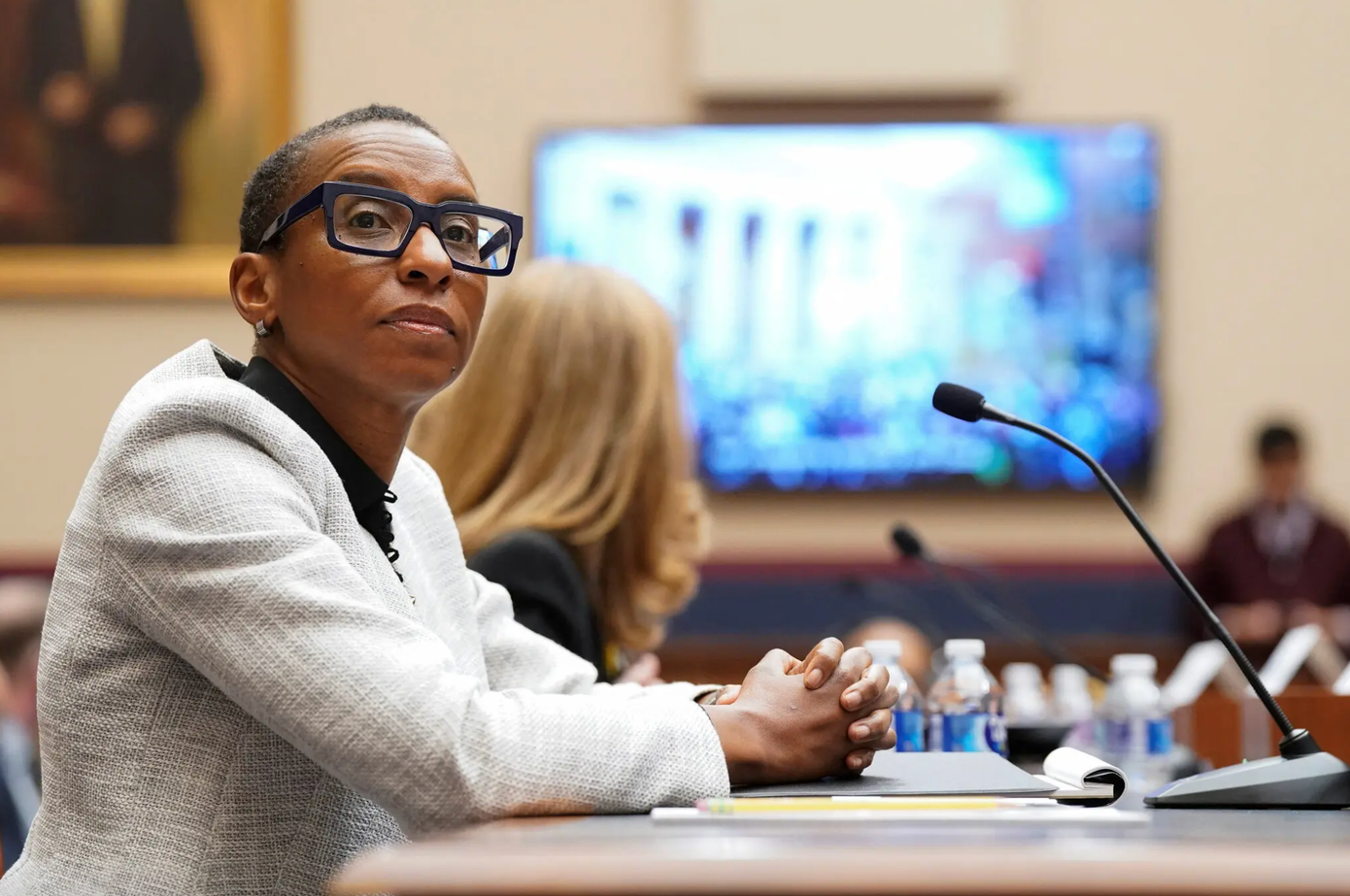 Hiệu trưởng da màu đầu tiên của Harvard chính thức từ chức. Nguồn: Ken Cedeno/Reuters.