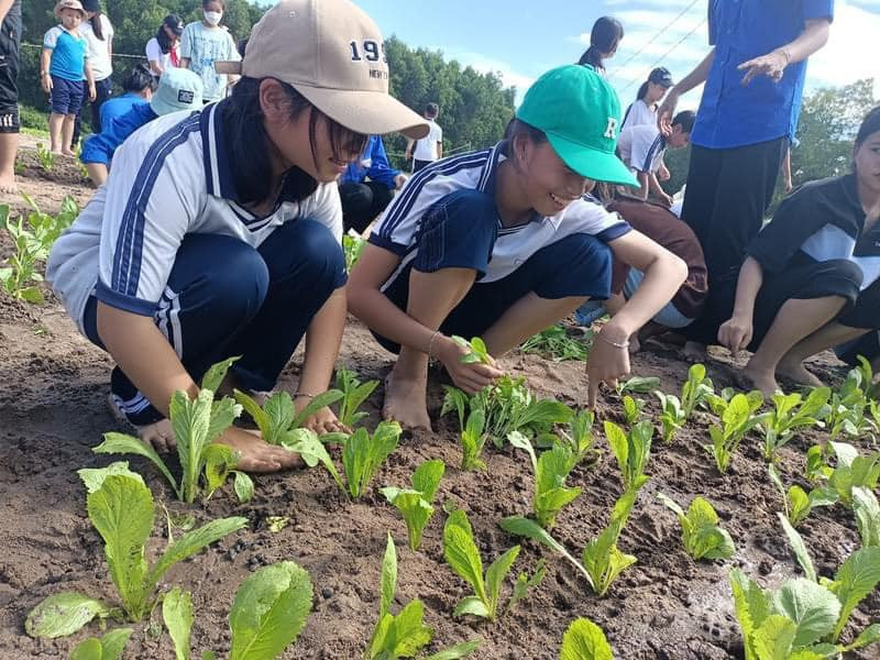 Các em thiếu nhi thích thú tham gia các hoạt động. Ảnh: Đất Đỏ Ngày Mới