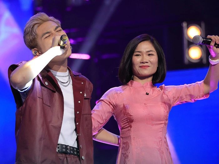 Captain từng gây sốt với màn trình diễn Rolling Down khi đưa mẹ lên sân khấu. Captain từng gây sốt với màn trình diễn Rolling Down khi đưa mẹ lên sân khấu.