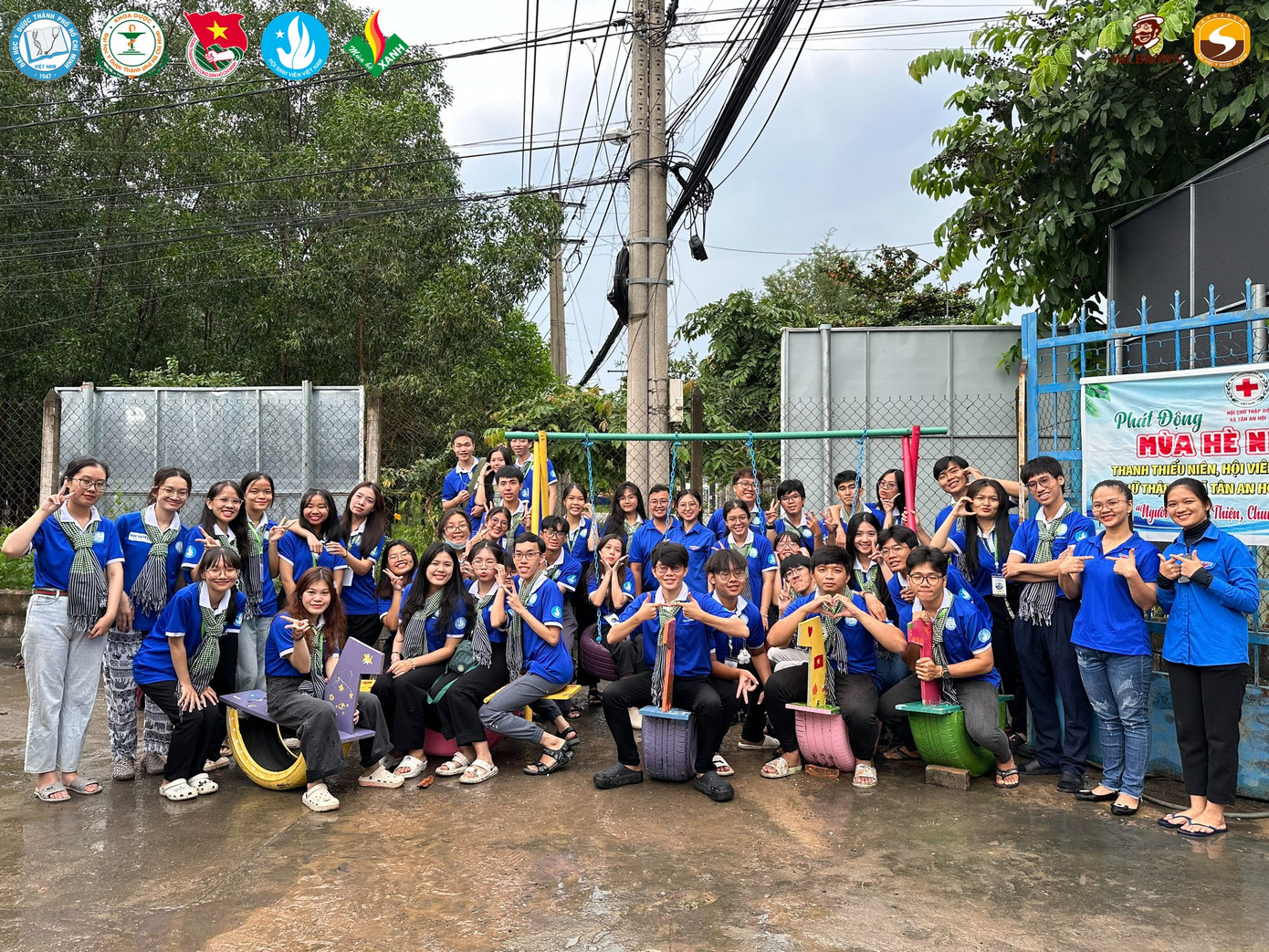 Ảnh: Blouse trắng tình nguyện Đại học Y Dược TP. Hồ Chí Minh Ảnh: Blouse trắng tình nguyện Đại học Y Dược TP. Hồ Chí Minh