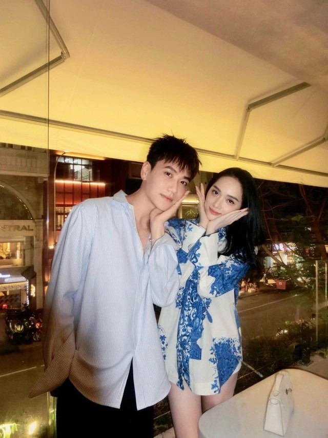 Trần Nhậm và Hương Giang "dính như sam" trong các sự kiện gần đây.