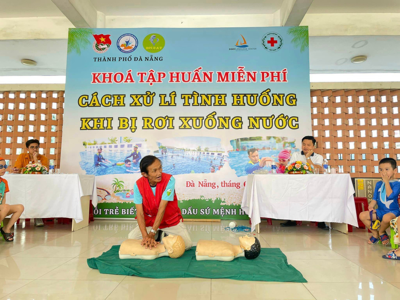 Từng bước kiểm soát, giảm thiểu tình hình tai nạn thương tích, đặc biệt là tai nạn đuối nước, tai nạn giao thông đối với trẻ em, học sinh là ưu tiên của nhiều địa phương. Ảnh: Tuổi trẻ Đà Nẵng Từng bước kiểm soát, giảm thiểu tình hình tai nạn thương tích, đặc biệt là tai nạn đuối nước, tai nạn giao thông đối với trẻ em, học sinh là ưu tiên của nhiều địa phương. Ảnh: Tuổi trẻ Đà Nẵng