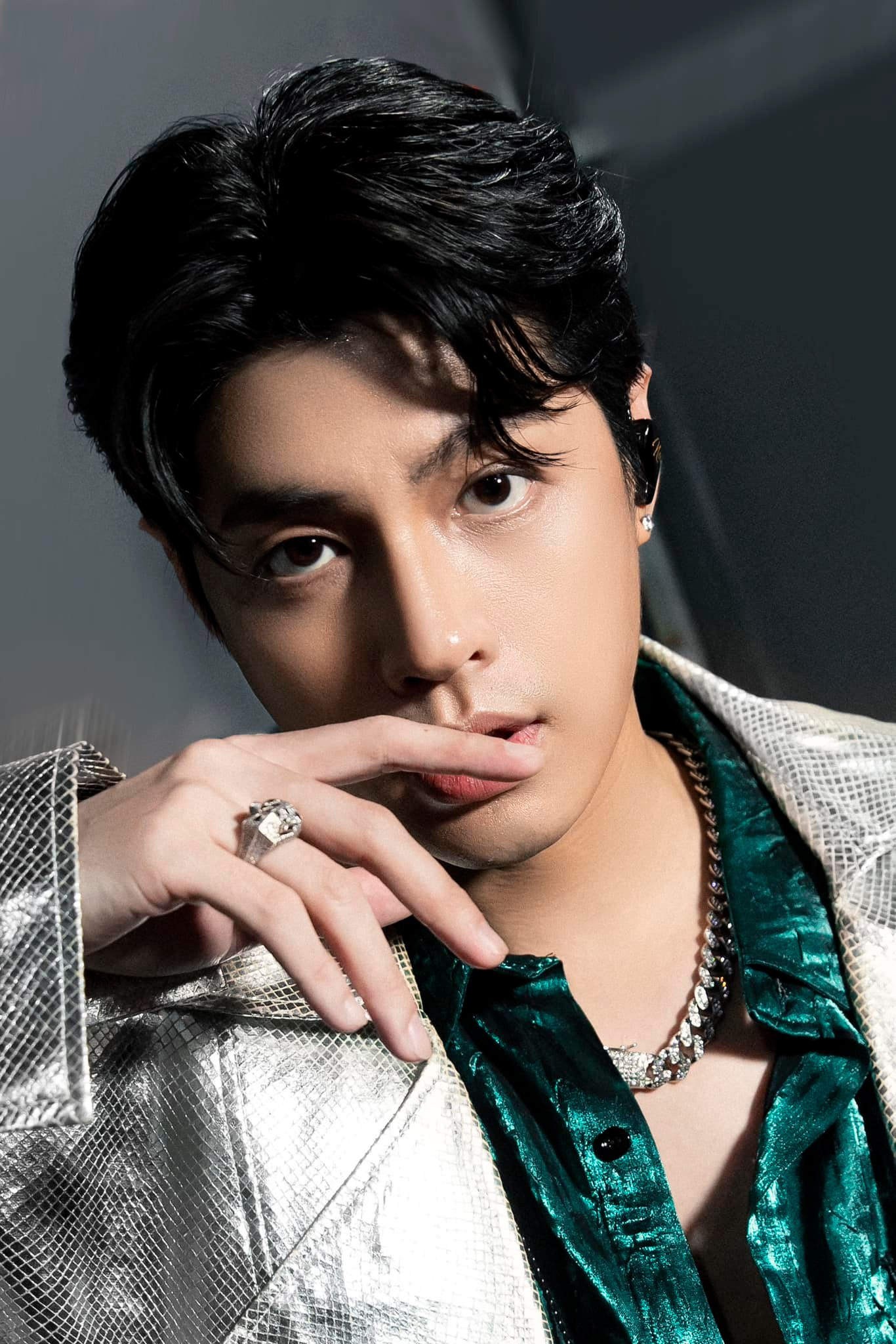 Quán quân The Remix 2016, huấn luyện viên Giọng Hát Việt, Noo Phước Thịnh đang được netizen réo tên xuất hiện tại chương trình. Quán quân The Remix 2016, huấn luyện viên Giọng Hát Việt, Noo Phước Thịnh đang được netizen réo tên xuất hiện tại chương trình.