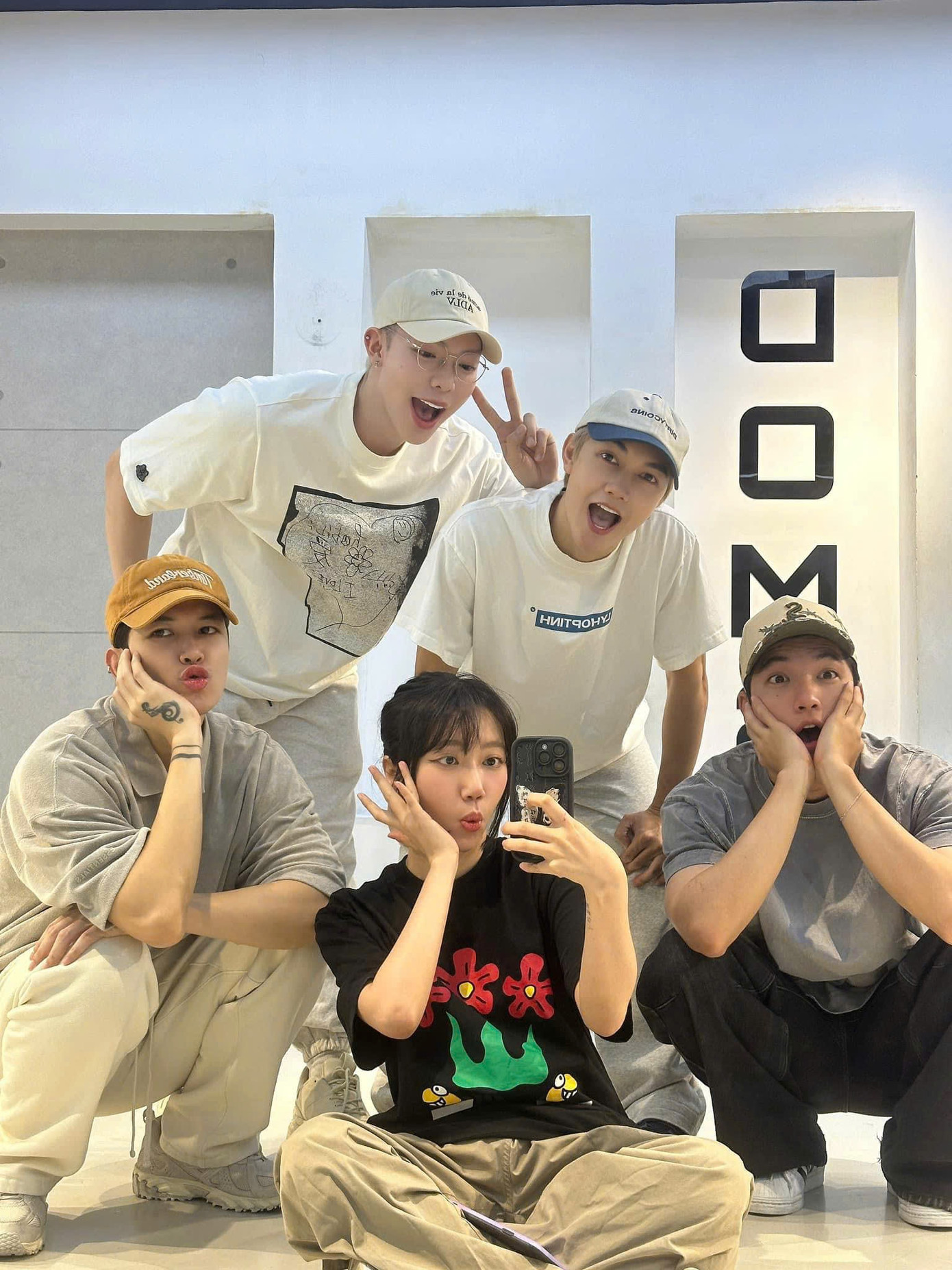 Team Ngáo Ngơ được dân tình yêu mến bởi những khoảnh khắc thân thiết. Team Ngáo Ngơ được dân tình yêu mến bởi những khoảnh khắc thân thiết.