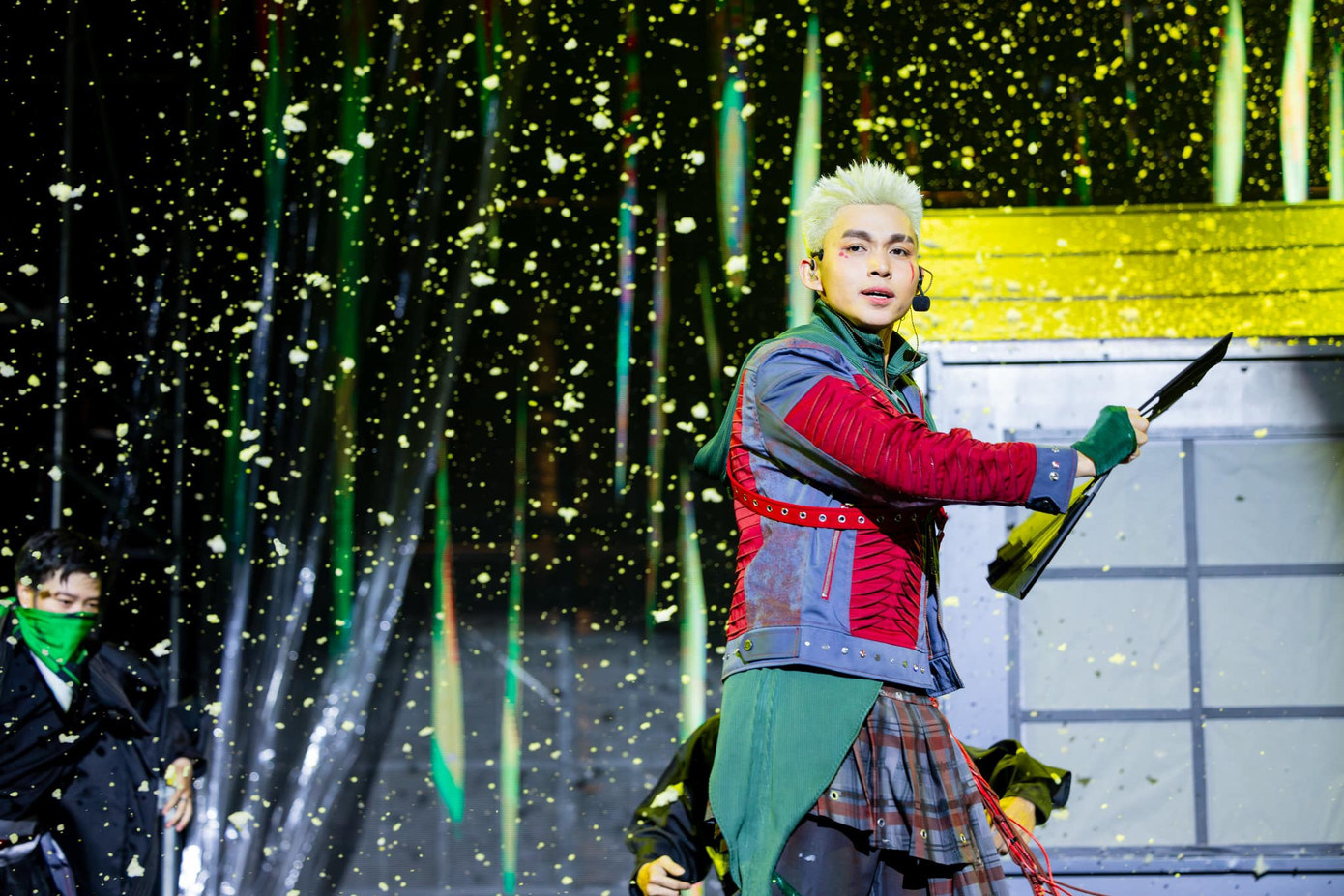 Jun Phạm "bắn" tiếng Nhật tạo nên một tiết mục trình diễn mãn nhãn. Jun Phạm "bắn" tiếng Nhật tạo nên một tiết mục trình diễn mãn nhãn.